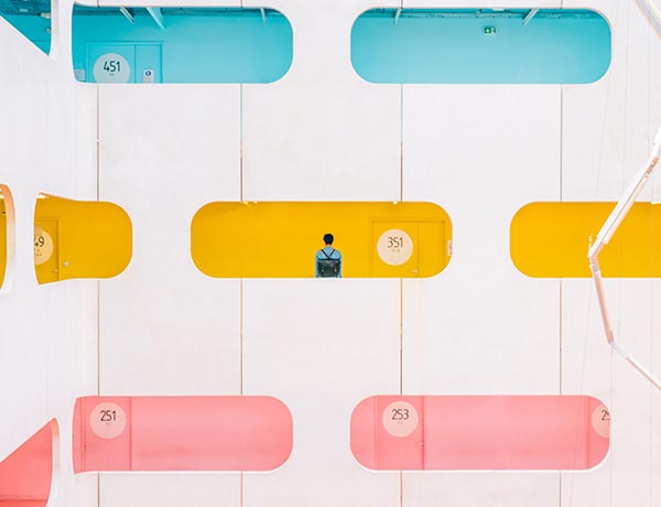 Contact 7 victor lam 9uyqoYsnGfo unsplash